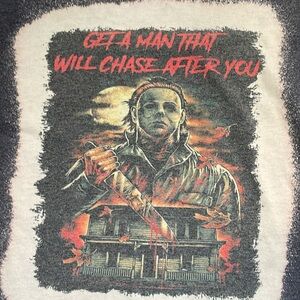 Creepy Halloween men’s large t shirt get a man that will chase after you